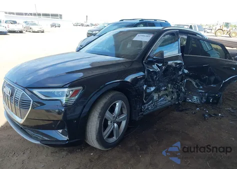 2019 Audi E-Tron Premium Plus z USA, uszkodzony, nr VIN WA1LAAGE6KB022331